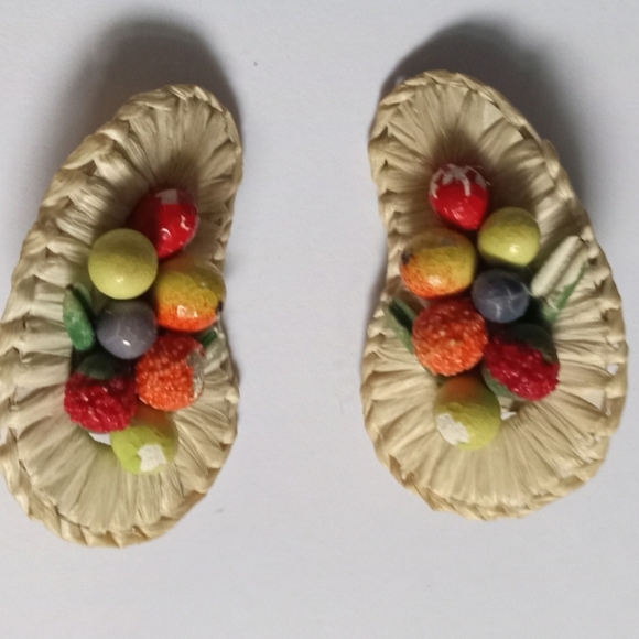 *RARE* Made In West Germany Horn of Plenty Fruit Basket 1940's Clip-on Earrings - Picture 1 of 5